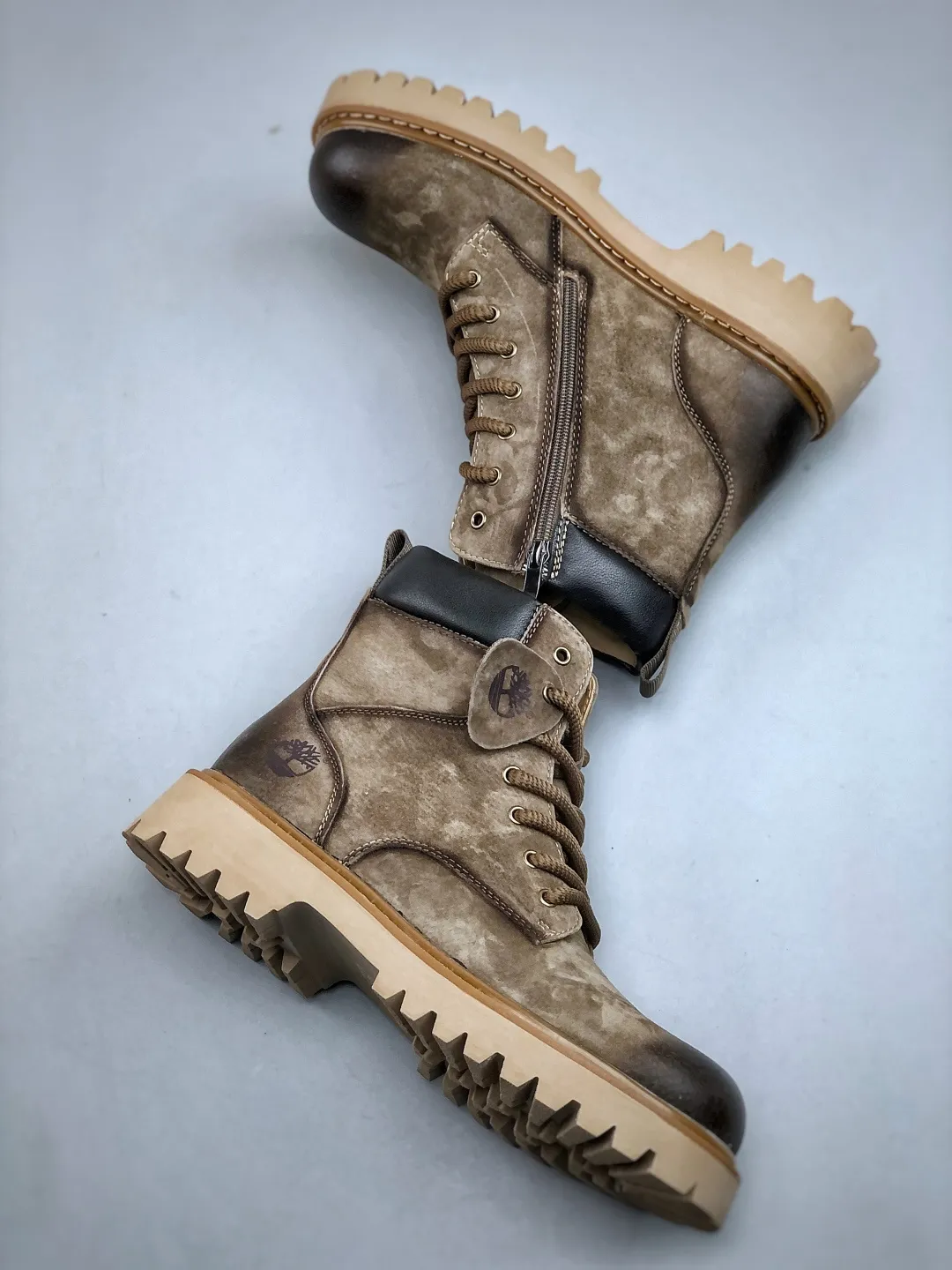 Local 💰640 supports store opening new goods 🚀 #Timberland Timberland/Timberland new autumn and winter products essential outdoor leisure rhubarb boots series for autumn and winter #Guangdong Dachang quality original box original packaging fashion trend matching fabrics made of Italian 🇮🇹 top matte fine-grained cowhide lightweight outsole with anti-odor and anti-corrosion genuine leather latex insoles from outsole to hardware are made from OEM raw materials Same as the original Goodyear's never-opening glue process. Good products don't kill pigs. The quality of the first order is strictly controlled. Exclusively released on the entire network. The quality is beyond doubt. The full set of official website unified packaging gives you a perfect wearing experience. The quality is exquisite and durable. A must-have for sportsmen. Specializes in not looking handsome. High-quality feet feel first-class. This winter, it is specially used for outdoor cold protection. Daily casual matching. Size: 38-44 (leather shoe size)
